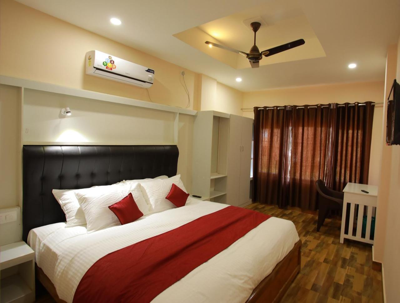 Hotel Wayanad Square Манантавади Экстерьер фото