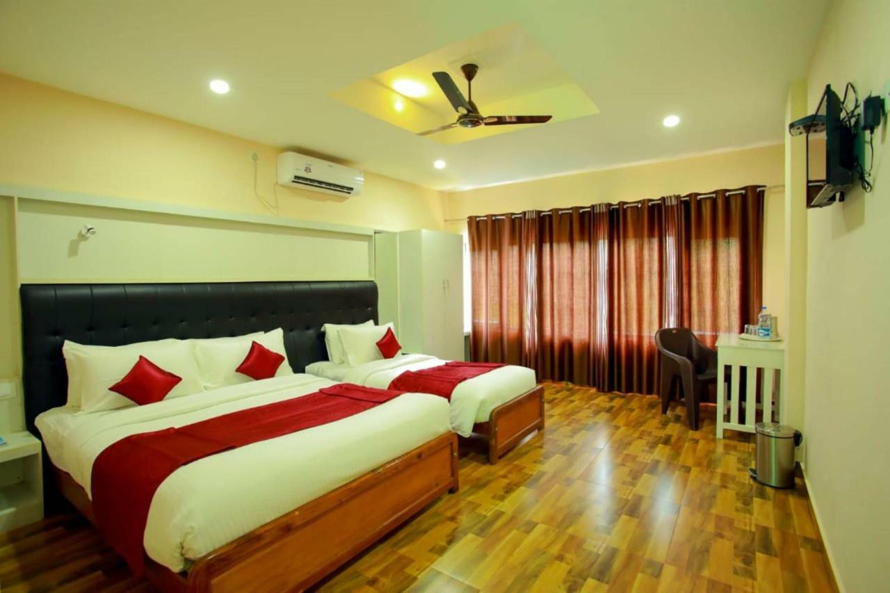 Hotel Wayanad Square Манантавади Экстерьер фото
