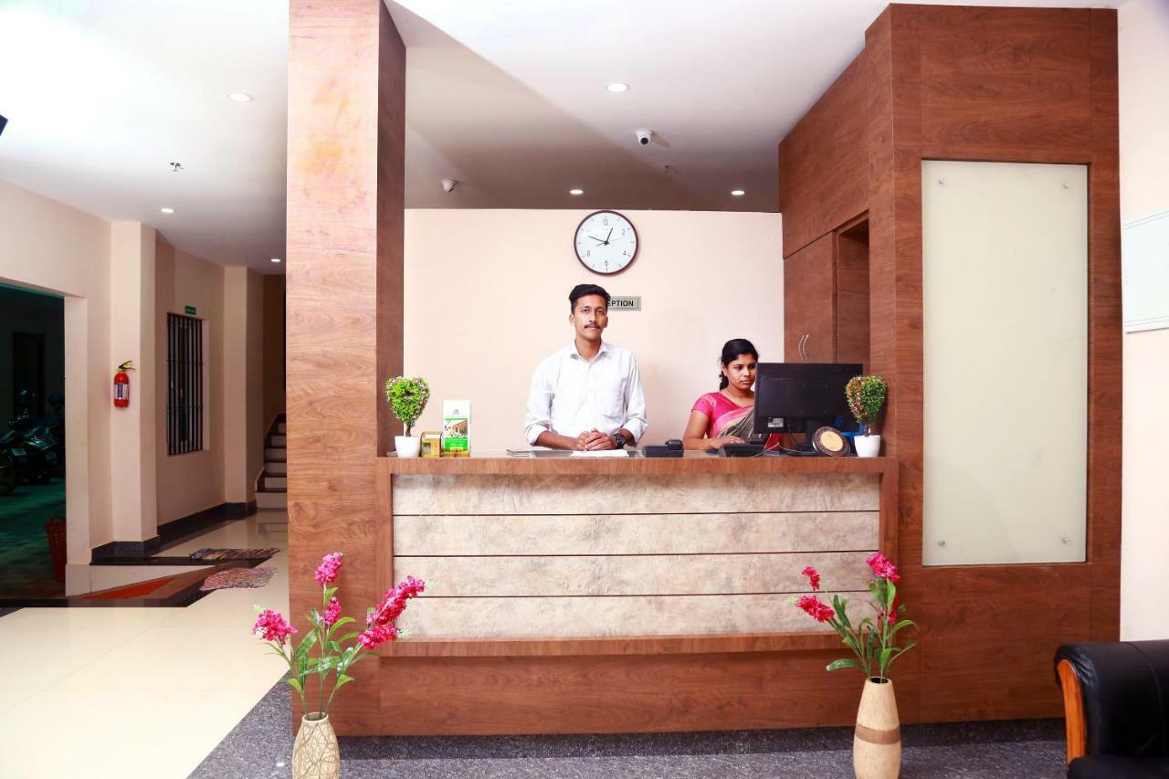 Hotel Wayanad Square Манантавади Экстерьер фото